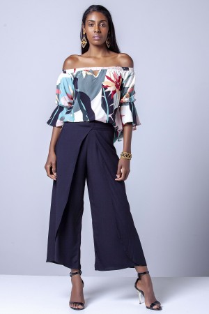 Calça Pantacourt Viscose Envelope Preta