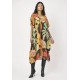 Vestido Kaftan Mutum Detalhes nas Costas Estampa Jardim do Verão