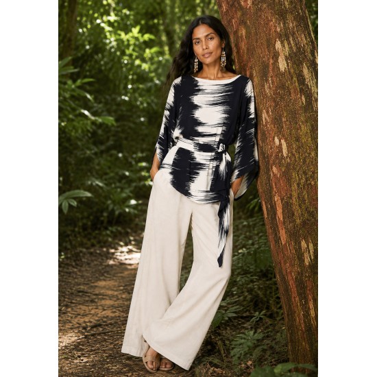 Blusa Viscose Poranga Asa da Noite Estampa Horizonte P&B