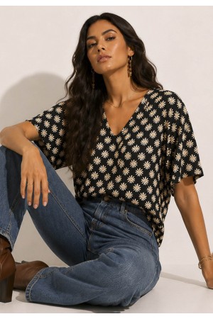 Blusa Gola V Manga Ampla Curta Estampa Encanto das Margaridas