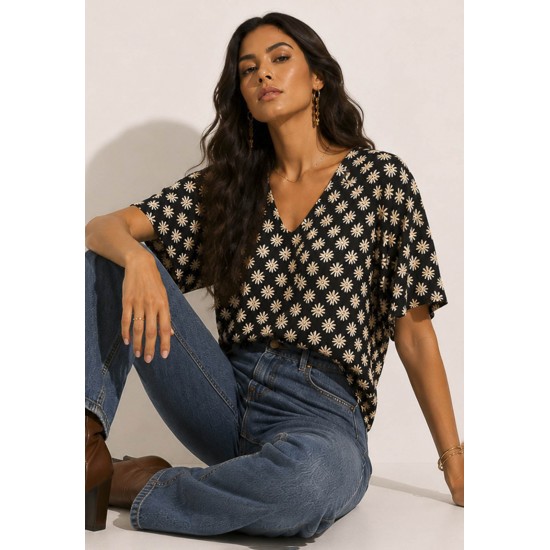 Blusa Gola V Manga Ampla Curta Estampa Encanto das Margaridas