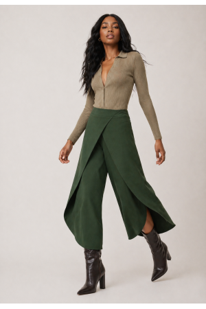 Calça Pantacourt Garatéa Transpassada Malha Verde Musgo