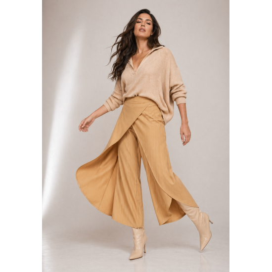 Calça Pantacourt Garatéa Transpassada Risca de Giz Dourado Buriti