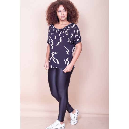 Blusa Básica Morcego Gola Canoa Manga Curta Malha Fibra de Bambu Estampa Maria