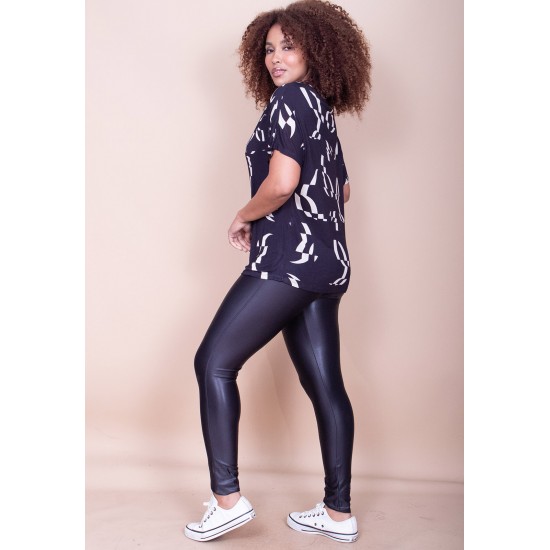 Blusa Básica Morcego Gola Canoa Manga Curta Malha Fibra de Bambu Estampa Maria