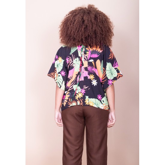 Blusa Gola V Manga Curta Estampa Noite Botânica