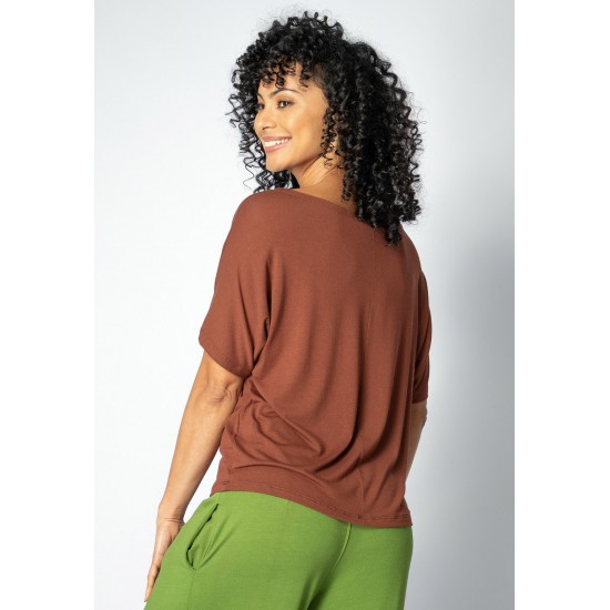 Blusa Básica Morcego Malha Gola Canoa Manga Curta Marrom