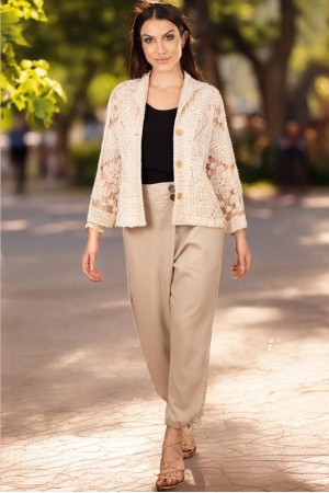 Casaco em Renda Filé Bege