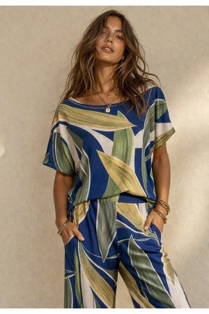 Blusa Básica Morcego Malha Gola Canoa Manga Curta Estampa Selva Azul