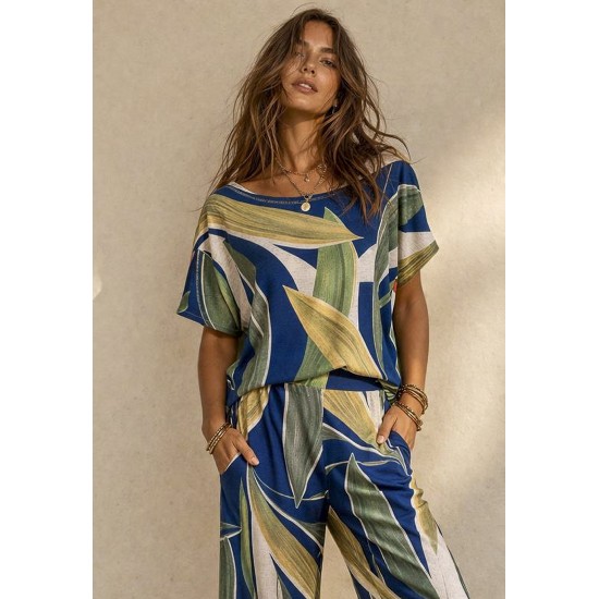 Blusa Básica Morcego Malha Gola Canoa Manga Curta Estampa Selva Azul