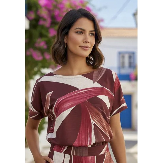 Blusa Básica Morcego Malha Gola Canoa Manga Curta Estampa Selva Bordô