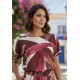 Blusa Básica Morcego Malha Gola Canoa Manga Curta Estampa Selva Bordô