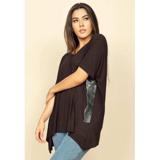 T-Shirt Ampla Malha Manga Curta Preta Gato Lateral