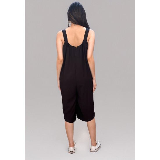 Macacão Pantacourt Curto Preto