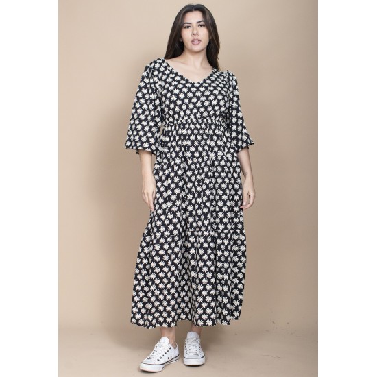 Vestido Longo Plano com Manga e Camadas Estampa Encanto das Margaridas