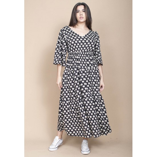 Vestido Longo Plano com Manga e Camadas Estampa Encanto das Margaridas