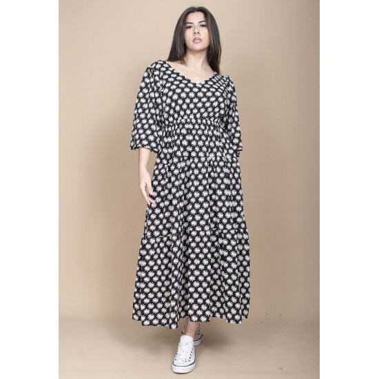 Vestido Longo Plano com Manga e Camadas Estampa Encanto das Margaridas