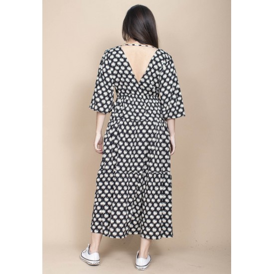 Vestido Longo Plano com Manga e Camadas Estampa Encanto das Margaridas