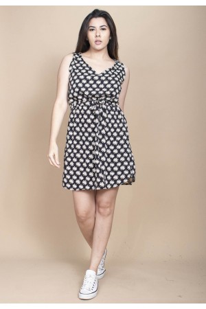 Vestido Plano Curto Estampa Encanto das Margaridas