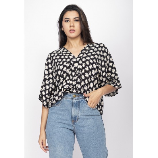 Blusa Gola V Manga Curta Estampa Encanto das Margaridas