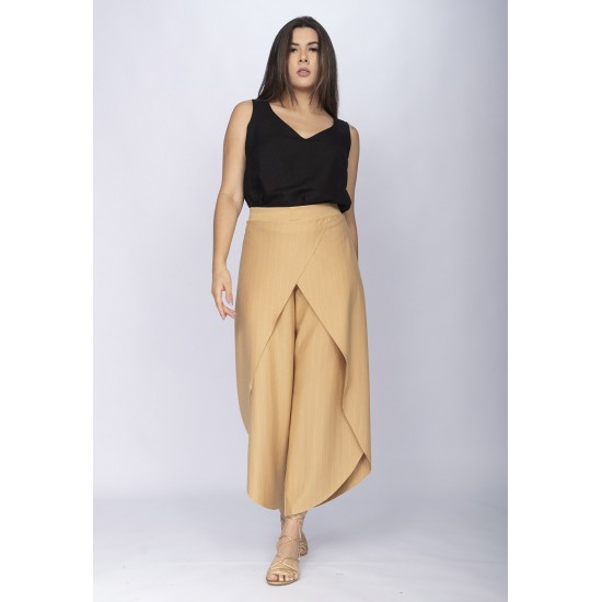 Calça Pantacourt Garatéa Transpassada Risca de Giz Dourado Buriti