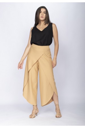 Calça Pantacourt Garatéa Transpassada Risca de Giz Dourado Buriti