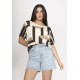 Blusa Básica Morcego Malha Gola Canoa Manga Curta Estampa Igaci