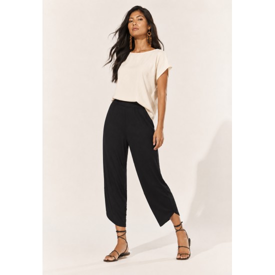 Calça Pantacourt Malha com Bolso Solto Preta