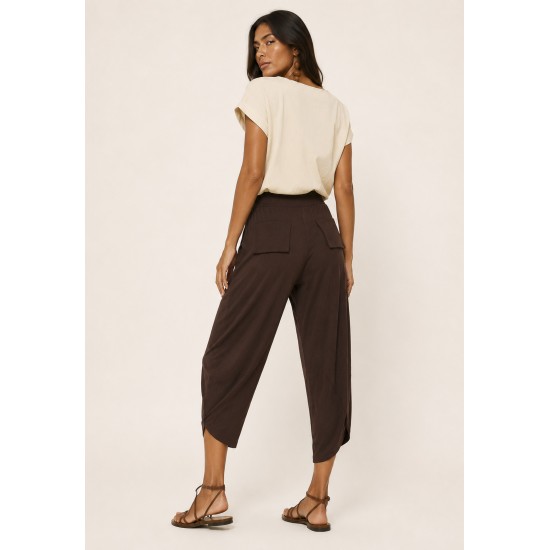 Calça Pantacourt Malha com Bolso Solto Marrom