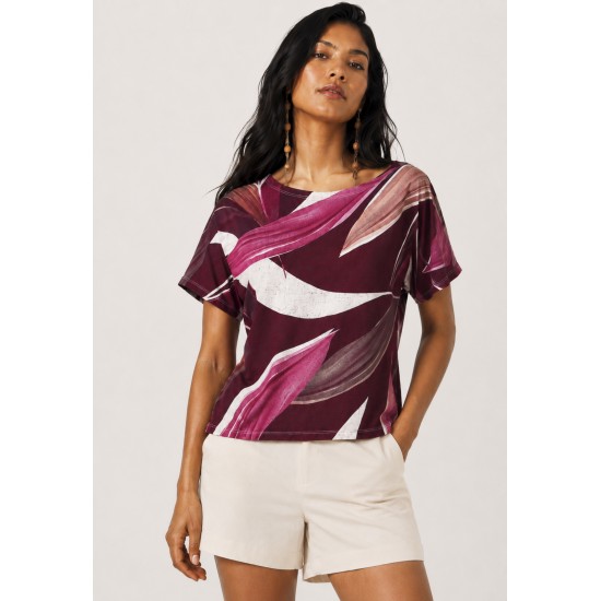 Blusa Básica Morcego Malha Gola Canoa Manga Curta Estampa Selva Bordô
