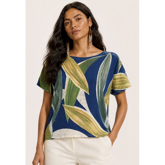 Blusa Básica Morcego Malha Gola Canoa Manga Curta Estampa Selva Azul