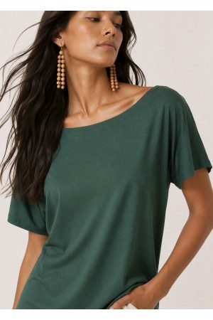 Blusa Básica Morcego Malha Gola Canoa Manga Curta Verde Musgo