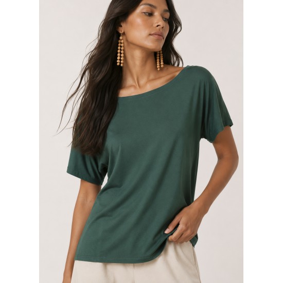 Blusa Básica Morcego Malha Gola Canoa Manga Curta Verde Musgo