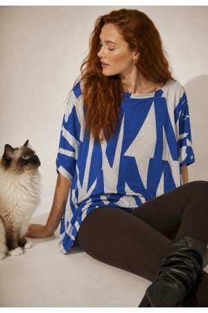 Blusa Ampla Malha Morcego Manga Curta Geométrica Blue