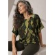 Blusa Básica Morcego Malha Gola Canoa Manga Curta Estampa Folhas de Outono