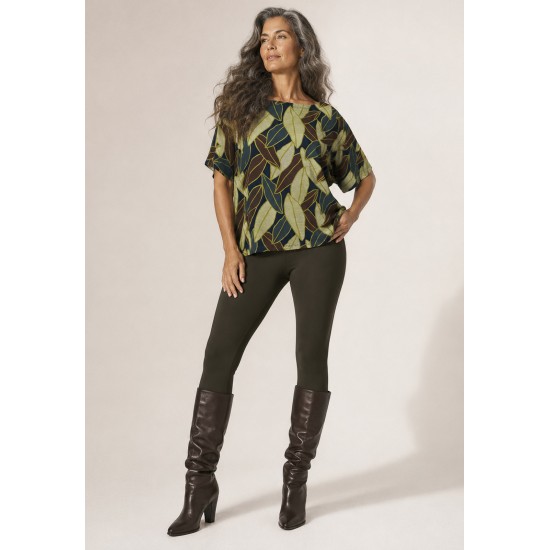 Blusa Básica Morcego Malha Gola Canoa Manga Curta Estampa Folhas de Outono