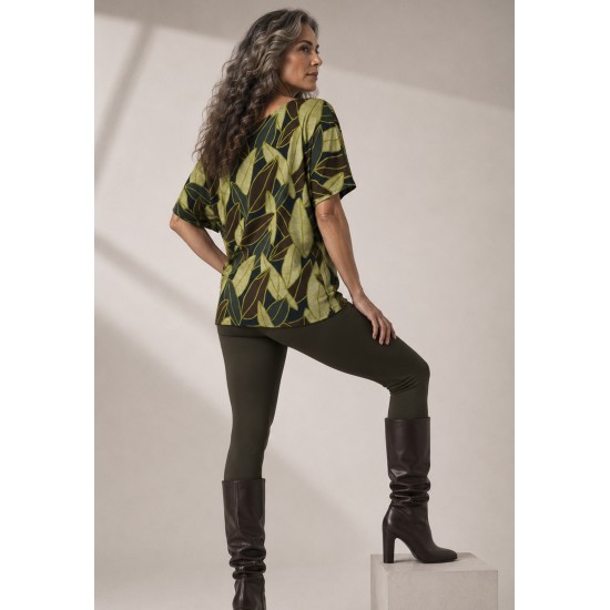 Blusa Básica Morcego Malha Gola Canoa Manga Curta Estampa Folhas de Outono