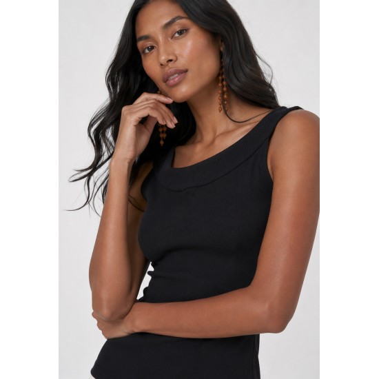 A Blusa Regata Potira Malha Canelada Breú Negro