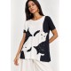 Blusa Ampla Malha Morcego Manga Curta Estampa Bichanos em Cena