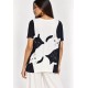 Blusa Ampla Malha Morcego Manga Curta Estampa Bichanos em Cena