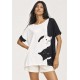 Blusa Ampla Malha Morcego Manga Curta Estampa Bichanos em Cena