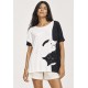 Blusa Ampla Malha Morcego Manga Curta Estampa Bichanos em Cena