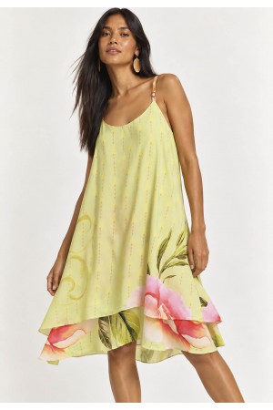 Vestido Curto Itaúna em Viscose com Babados Duplos Estampa Florada de Jambu