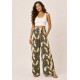 Calça Pantalona Ampla Malha com Bolso Lateral Folhas de Outono