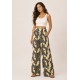 Calça Pantalona Ampla Malha com Bolso Lateral Folhas de Outono