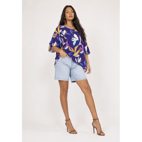 Blusa Morcego Ampla Tangará Estampa Pétalas ao Vento