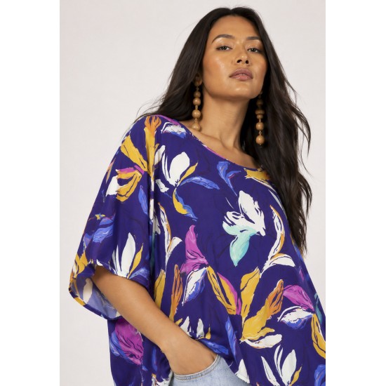 Blusa Morcego Ampla Tangará Estampa Pétalas ao Vento