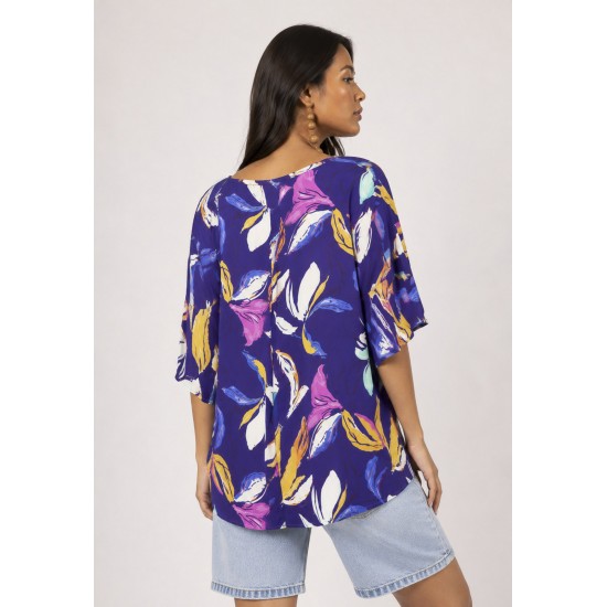 Blusa Morcego Ampla Tangará Estampa Pétalas ao Vento