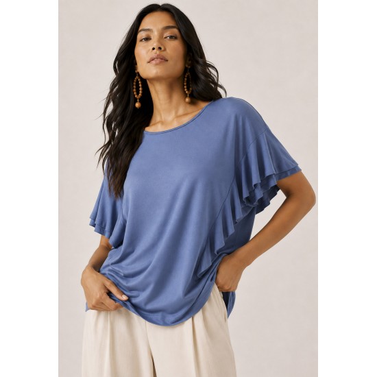 Blusa Básica Morcego Malha Gola Canoa Manga Curta com Babado Azul 