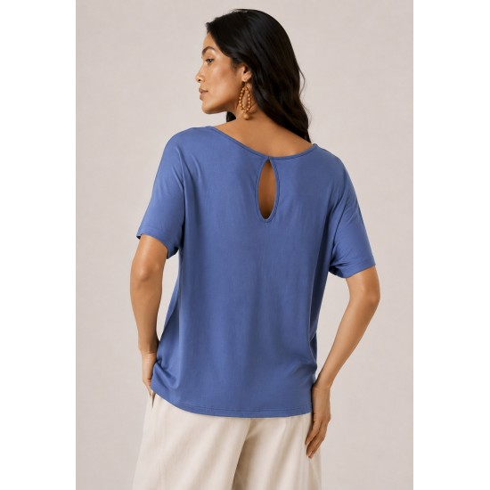 Blusa Básica Morcego Malha Gola Canoa Manga Curta com Babado Azul 